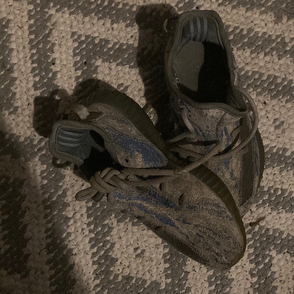 Boys yeezy grey and blue sneakers
